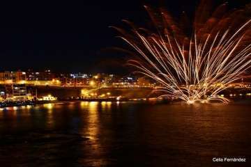 Los fuegos de Melenara, una explosión de color (Foto Celia Fernández)